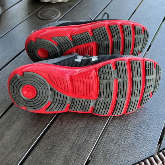 Boys underarmour shoes - Picture 4 of 5